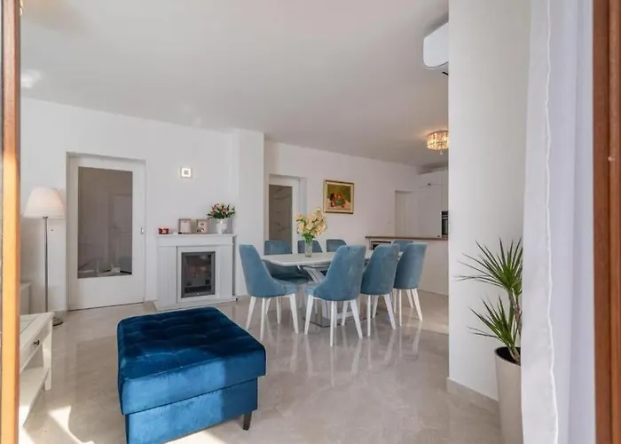 Oleandar شقة تروغير